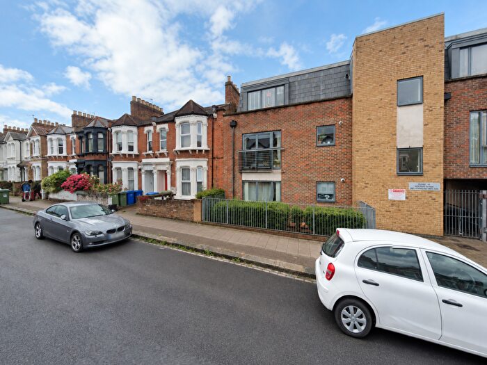 2 Bedroom Flat For Sale In Ivydale Road, Southwark, London, SE15