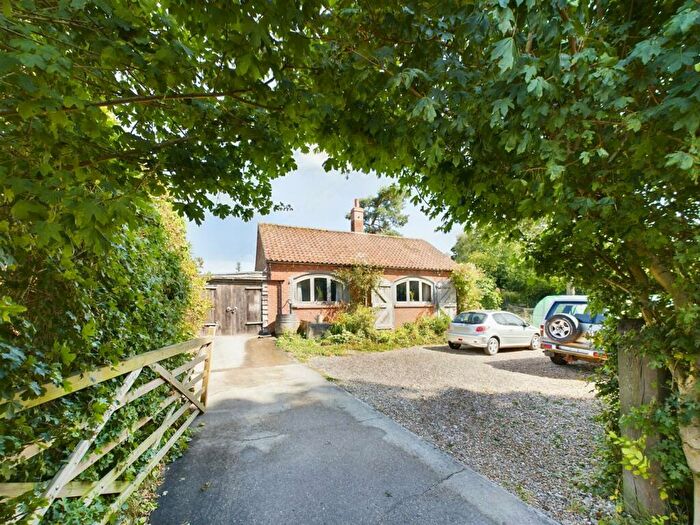 3 Bedroom Detached Bungalow For Sale In Thackers Lane, Tathwell, Louth, LN11