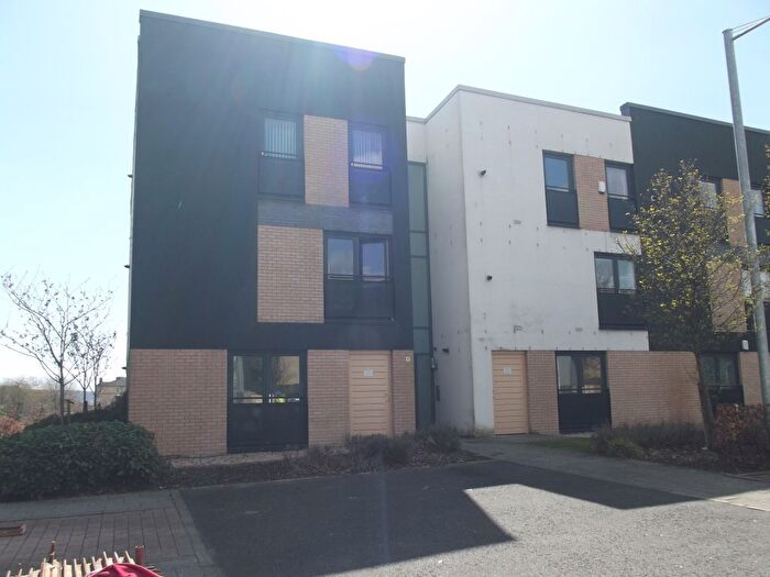 2 Bedroom Flat To Rent In Firpark Close, Glasgow, G31