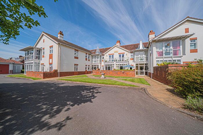 2 Bedroom Apartment For Sale In Crabmill Close, Knowle, B93