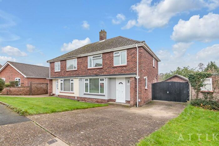 3 Bedroom Semi-Detached House For Sale In Kennedy Avenue, Halesworth, IP19