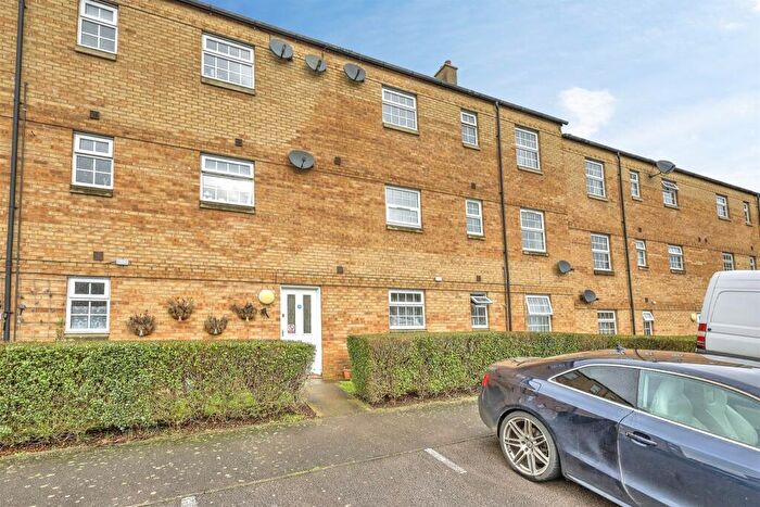 2 Bedroom Flat For Sale In Finney Drive, Grange Park, Northampton, NN4
