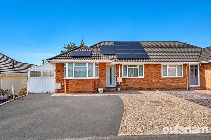 2 Bedroom Bungalow For Sale In Abberley Drive, Droitwich, Worcestershire, WR9