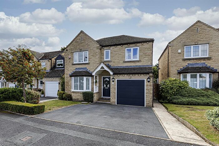 4 Bedroom Detached House For Sale In Sandhill Fold, Idle, Bradford, BD10