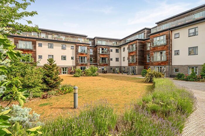 2 Bedroom Flat For Sale In Fernleigh, Buttercross Lane, Witney, OX28