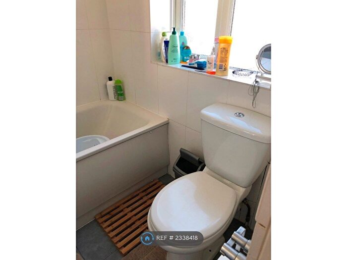 3 Bedroom Flat To Rent In Borehamwood, Borehamwood, WD6