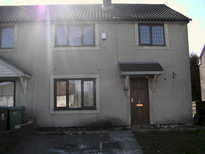 3 Bedroom Semi-Detached House To Rent In Lychgate Court, Oldham, OL4