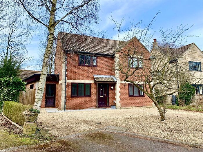4 Bedroom Detached House To Rent In Woodland Park, Calne, SN11