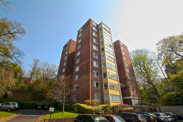 2 Bedroom Flat To Rent In Knoll Court, Farquhar Road, London, SE19