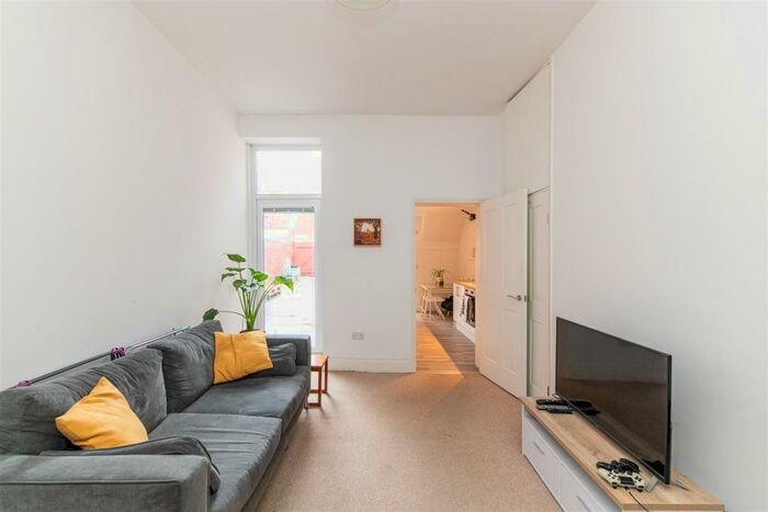 2 Bedroom Flat To Rent In Tosson Terrace, Heaton, Newcastle Upon Tyne, NE6
