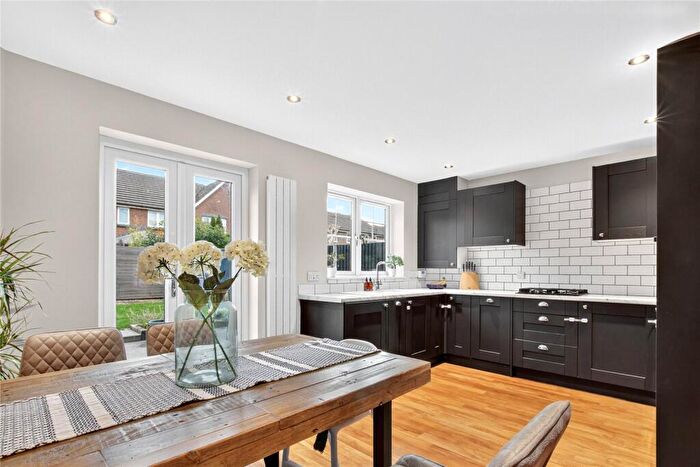 3 Bedroom End Of Terrace House For Sale In Pakenham Road, Bracknell, RG12