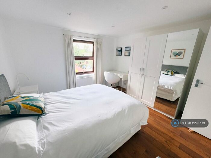 2 Bedroom Flat To Rent In Commercial Road, Exeter, EX2