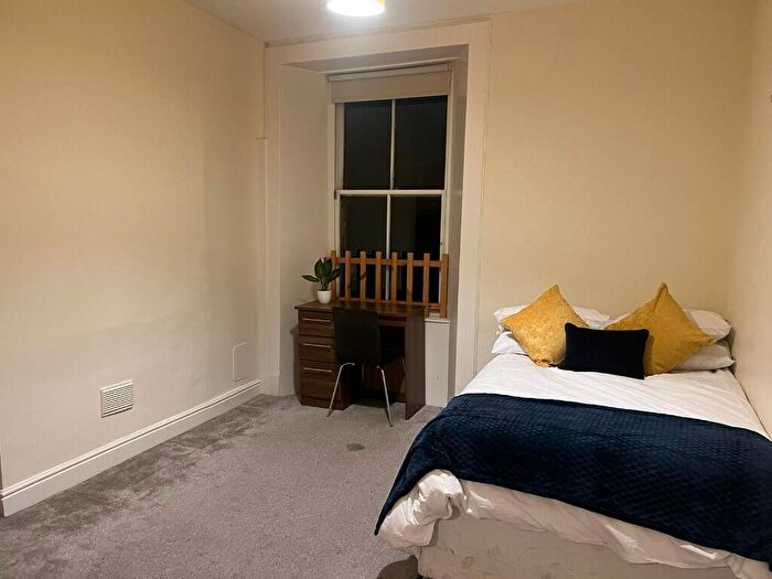 4 Bedroom Flat To Rent In Montague Street, Edinburgh, EH8