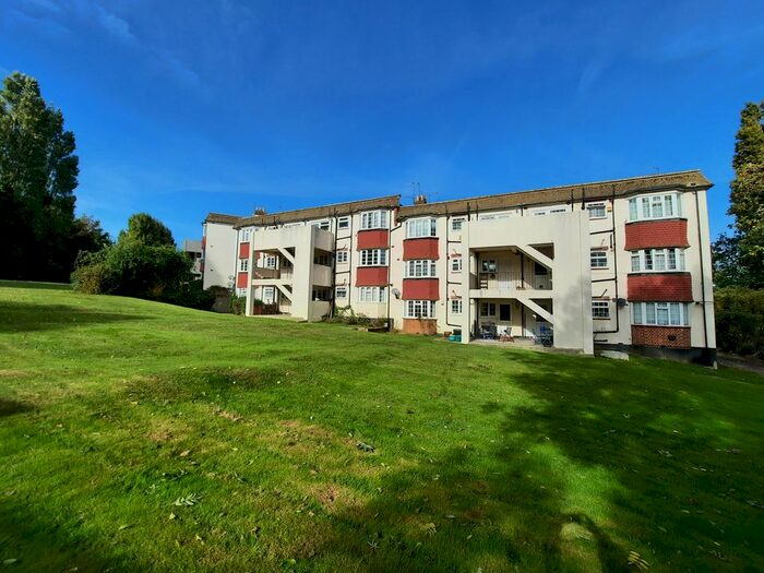 2 Bedroom Flat To Rent In Amblecote Road, London, SE12