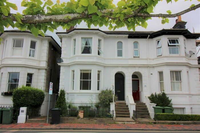 2 Bedroom Flat To Rent In Queens Road, Tunbridge Wells, TN4
