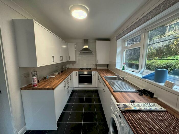 2 Bedroom House To Rent In Ceri Road, Townhill, SA1