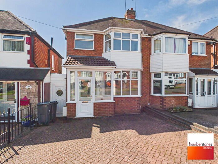 3 Bedroom Semi-Detached House To Rent In Glyn Farm Road - Quinton, B32