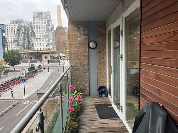 1 Bedroom Flat To Rent In Viridian Apartments, Battersea Park Road, SW8