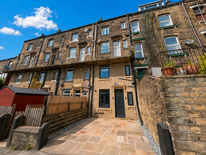 1 Bedroom Terraced House For Sale In Holly View, Sowerby Bridge, West Yorkshire, HX6