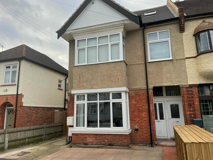 2 Bedroom Flat To Rent In Kingston, Surrey, KT1