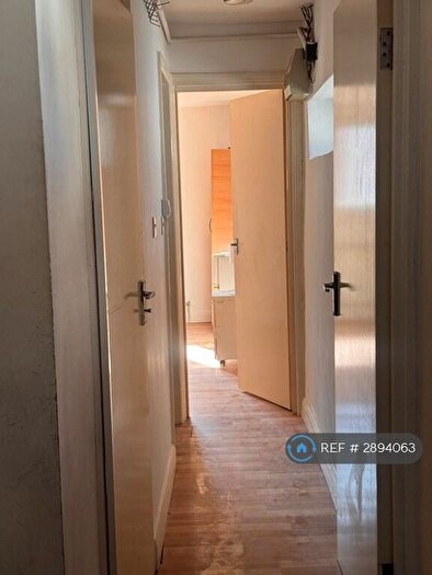 Studio To Rent In High Street, Barnet, EN5