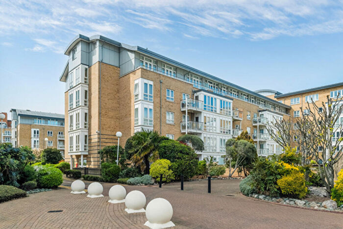 3 Bedroom Flat For Sale In St. Davids Square, London, E14