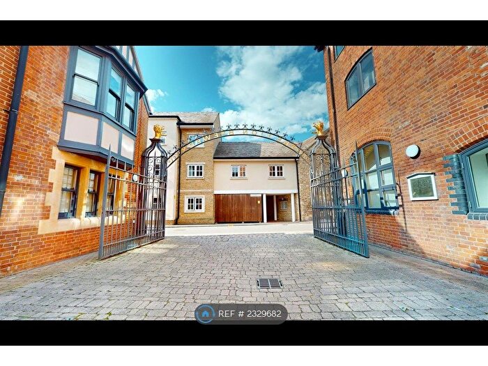 3 Bedroom Flat To Rent In The Lion Brewery, Oxford, OX1