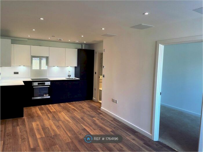 1 Bedroom Flat To Rent In Chertsey Road, Woking, GU21