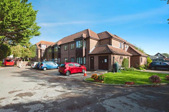 1 Bedroom Flat For Sale In Staunton Avenue, Hayling Island, Hampshire, PO11