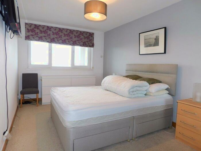 3 Bedroom Flat To Rent In Heron Place, Edinburgh, EH5