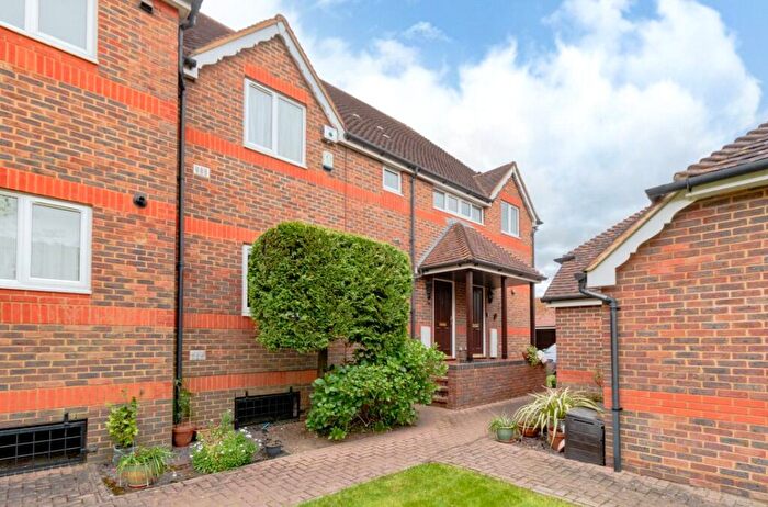 2 Bedroom Maisonette For Sale In Windsor Road, Old Windsor, Windsor, SL4