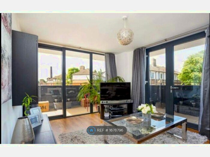 2 Bedroom Flat To Rent In Fairmont House, London, SE16