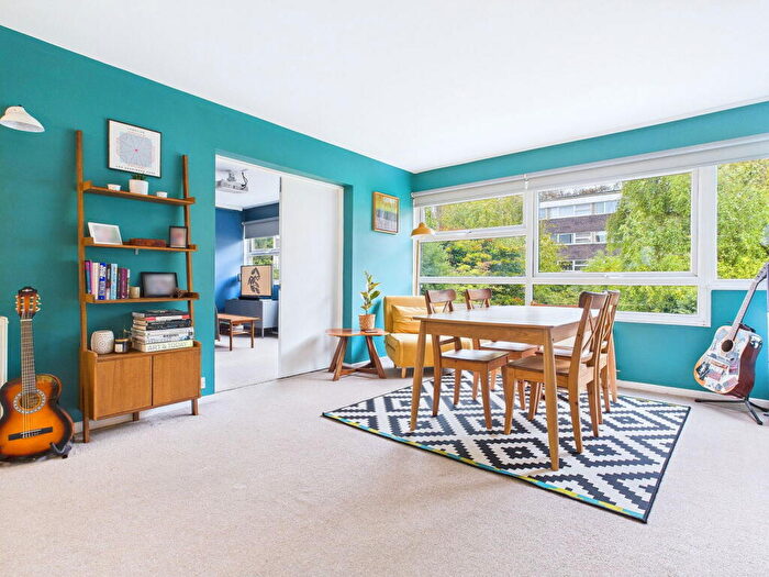 3 Bedroom Flat For Sale In Somerhill Road, Hove, BN3