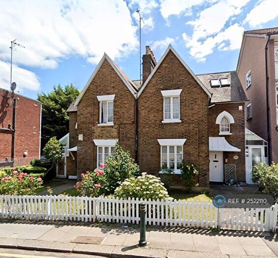 3 Bedroom Semi-Detached House To Rent In Highfield Road, London, NW11