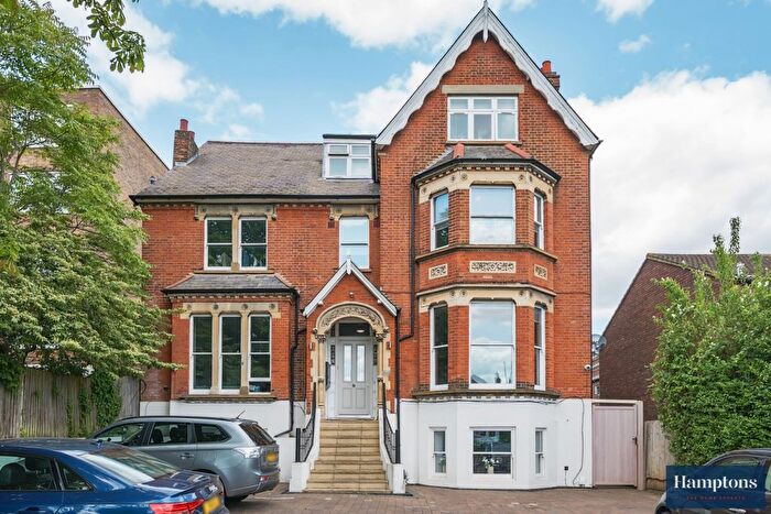 3 Bedroom Flat To Rent In Thurlow Park Road, London, SE21
