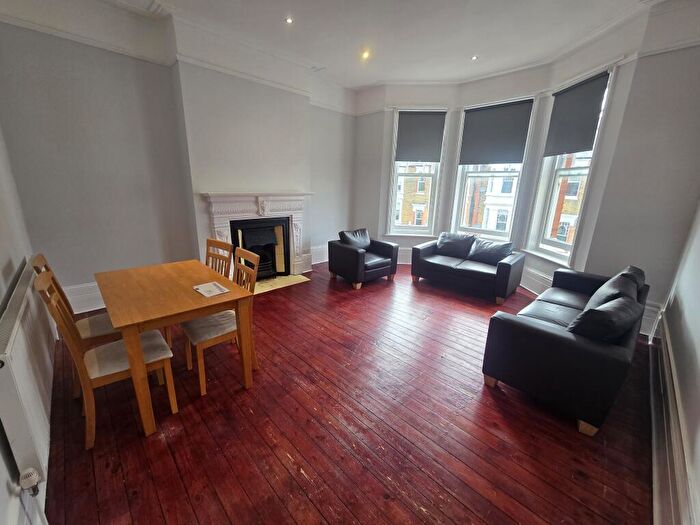 3 Bedroom Flat To Rent In Eden Mansions, Gondar Gardens, Camden, London, NW6