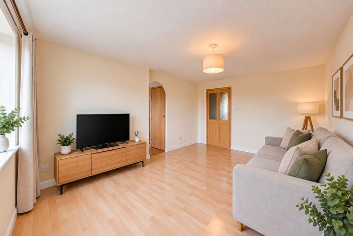 1 Bedroom Flat For Sale In Wigston Close, London, N18