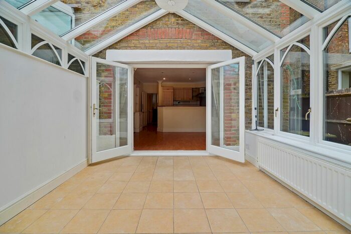 2 Bedroom Flat To Rent In Hillside Gardens, Highgate, N6