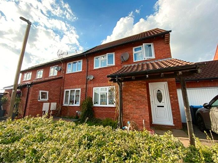 3 Bedroom Property To Rent In Harebell Close, Walnut Tree, Milton Keynes, MK7
