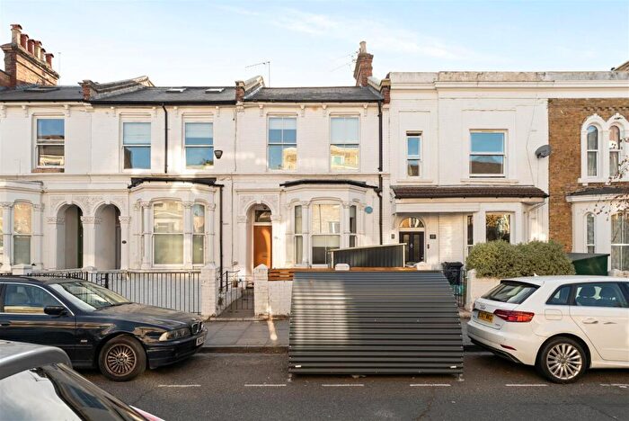 2 Bedroom Apartment For Sale In Powell Road, Hackney, E5
