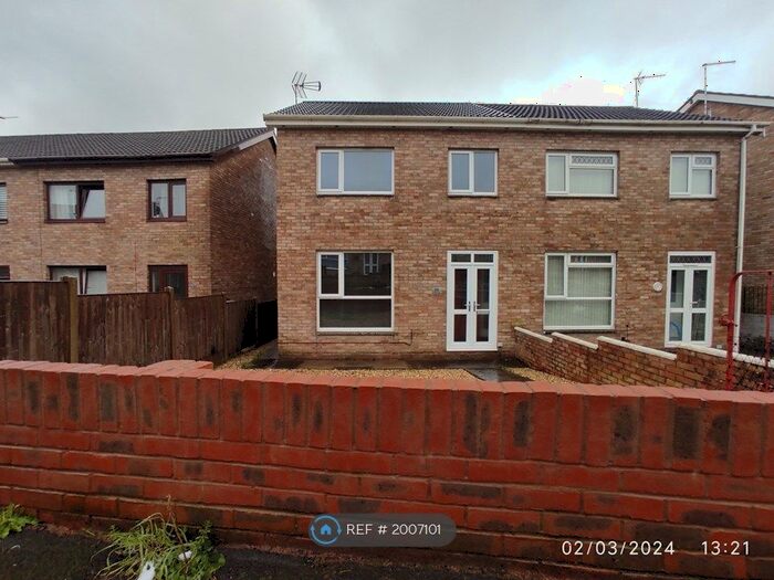 3 Bedroom Semi-Detached House To Rent In Whitecroft Way, Bristol, BS15