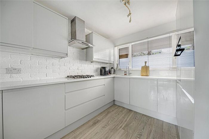 1 Bedroom Apartment For Sale In Chislet Close, Beckenham, BR3