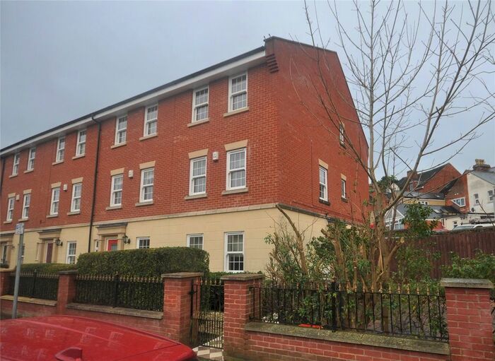 4 Bedroom Town House To Rent In Hunt Street, Swindon, SN1