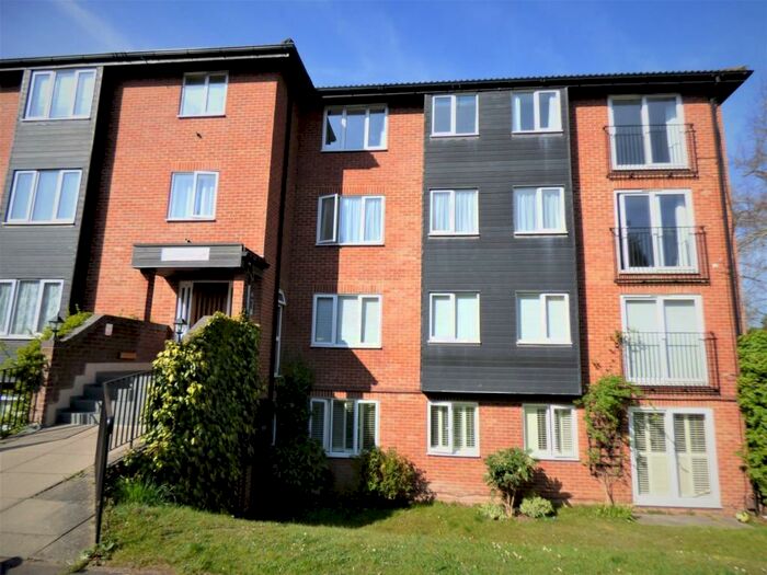 2 Bedroom Flat To Rent In Purley, CR8