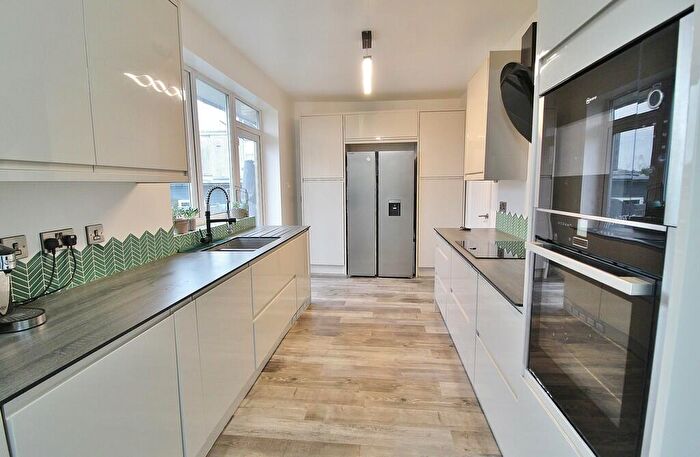 4 Bedroom Detached Bungalow For Sale In Stakes Road, Purbrook, PO7