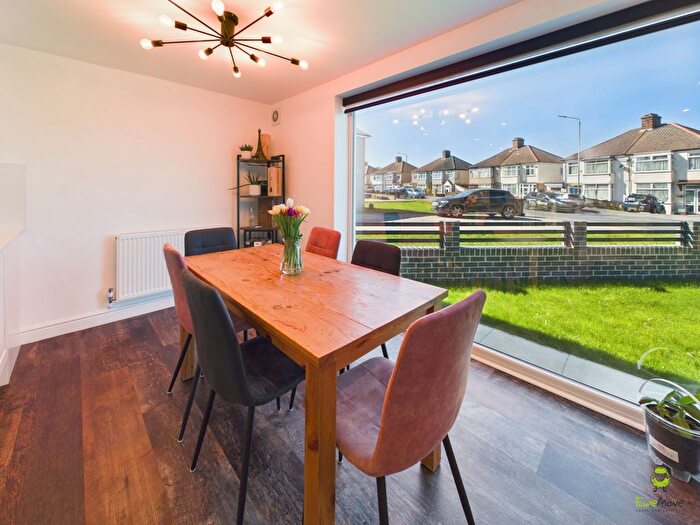 3 Bedroom Semi-detached House For Sale In Wickham Street, Welling, Kent, DA16