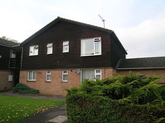 1 Bedroom Maisonette To Rent In Holmedale, Slough, SL2
