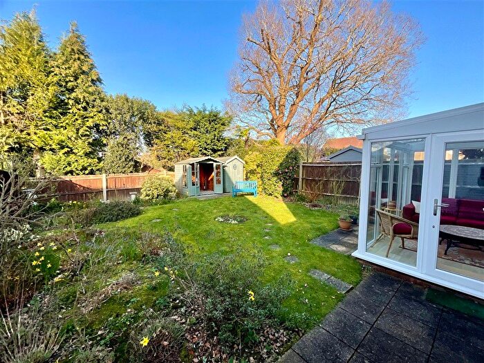 4 Bedroom Link Detached House For Sale In Beacon Walk, Tenterden, Kent, TN30
