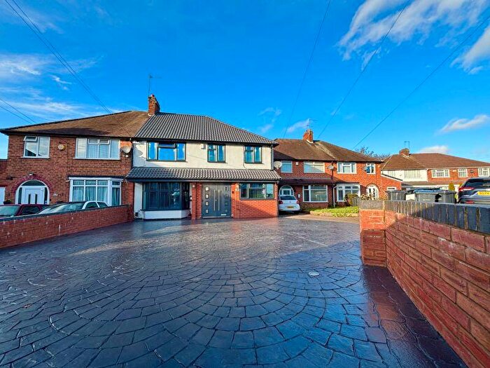 4 Bedroom Semi Detached House For Sale In Woodcroft Avenue, Handsworth Wood, Birmingham, B20