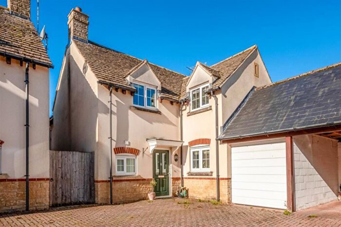 4 Bedroom Detached House For Sale In Crossways Court, Enstone, OX7
